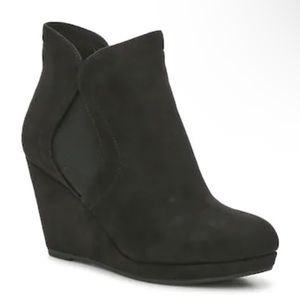 Black wedges zip up in the back